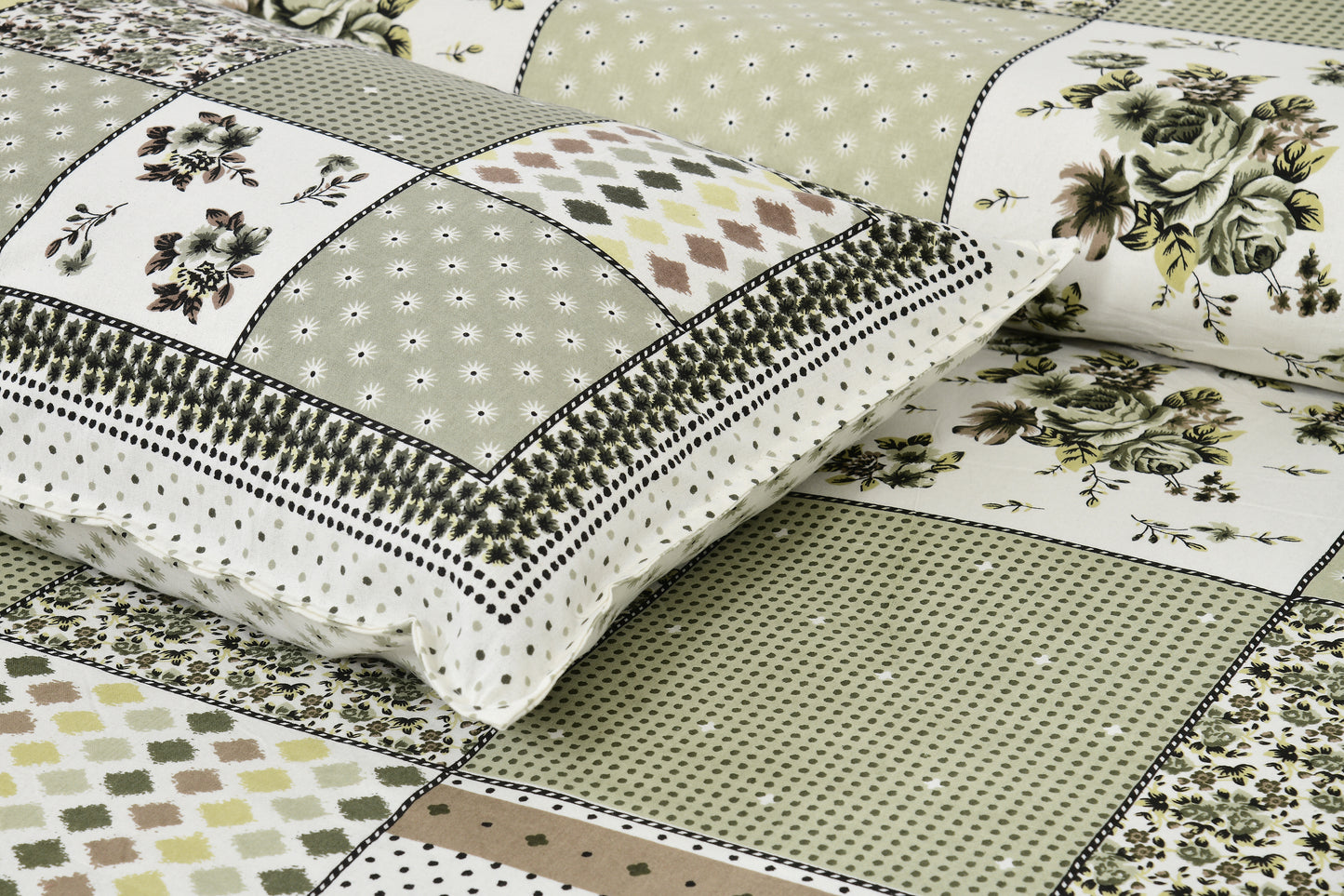 100/108 Aachal Viscose Mix Super King Size Double Bedsheet with 2 Pillow Covers, Elegant & Luxurious Feel - HLB28