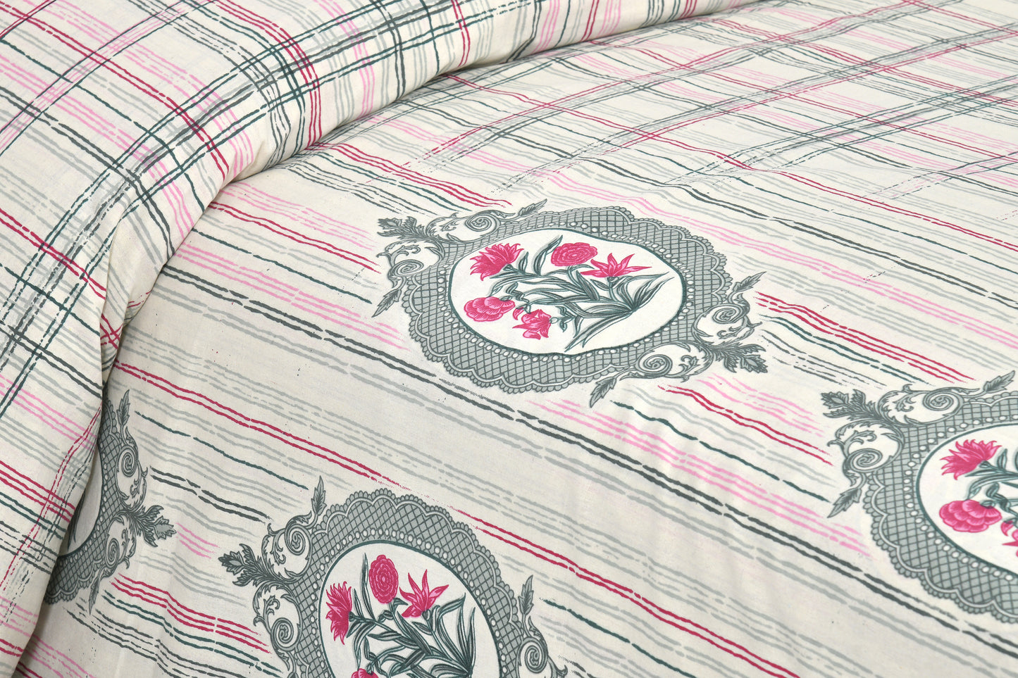 95/108 Mira Viscose Mix Large King Size Double Bedsheet with 2 Pillow Covers, Soft & Wrinkle-Resistant Fabric - HLB13