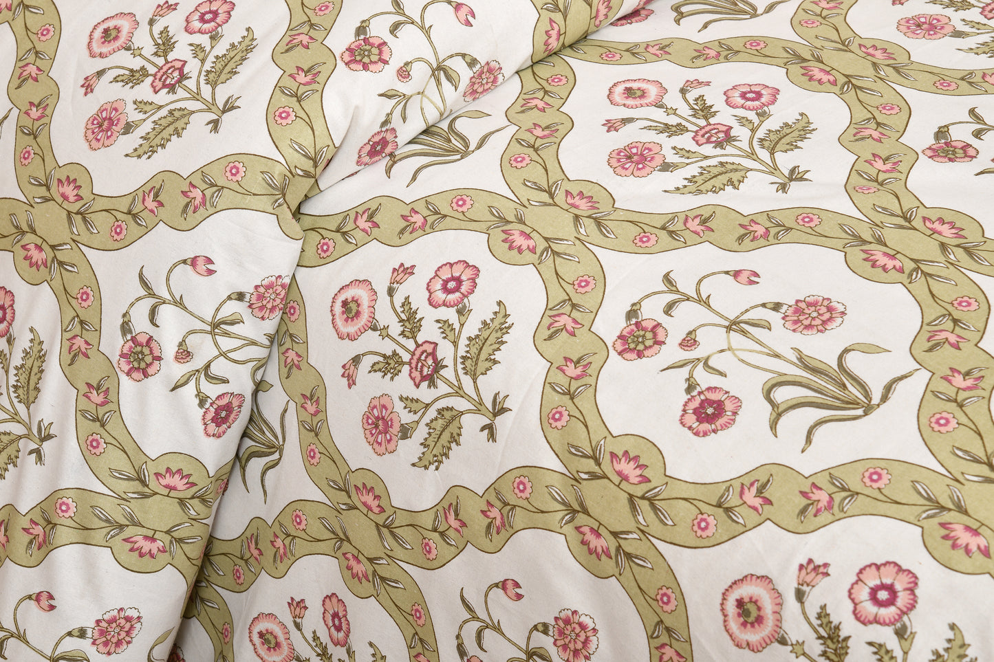 100/108 Pushpa Viscose Mix Super King Size Double Bedsheet with 2 Pillow Covers, Floral Design & Premium Comfort - HLB31