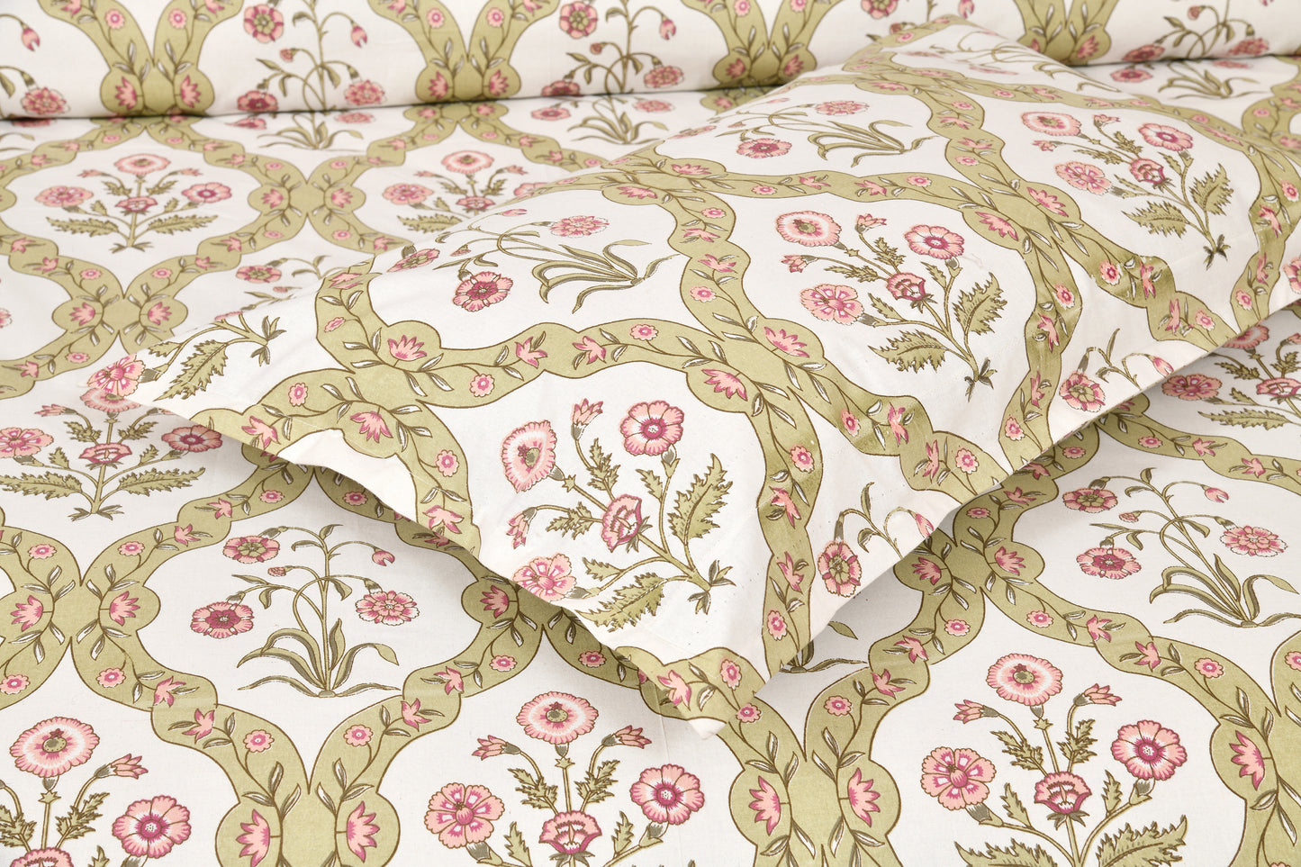 100/108 Pushpa Viscose Mix Super King Size Double Bedsheet with 2 Pillow Covers, Floral Design & Premium Comfort - HLB31