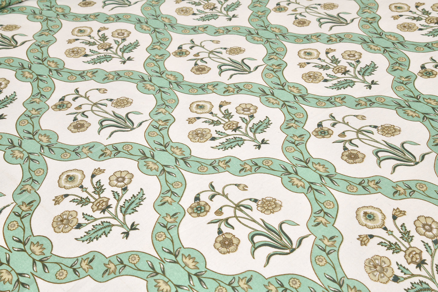 100/108 Pushpa Viscose Mix Super King Size Double Bedsheet with 2 Pillow Covers, Floral Design & Premium Comfort - HLB31