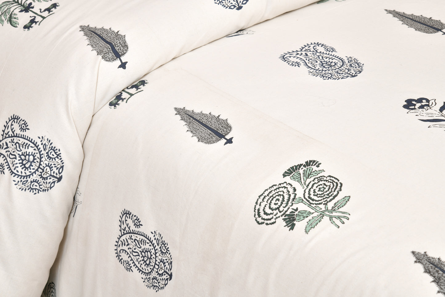 100/108 Pushpa Viscose Mix Super King Size Double Bedsheet with 2 Pillow Covers, Floral Design & Premium Comfort - HLB31