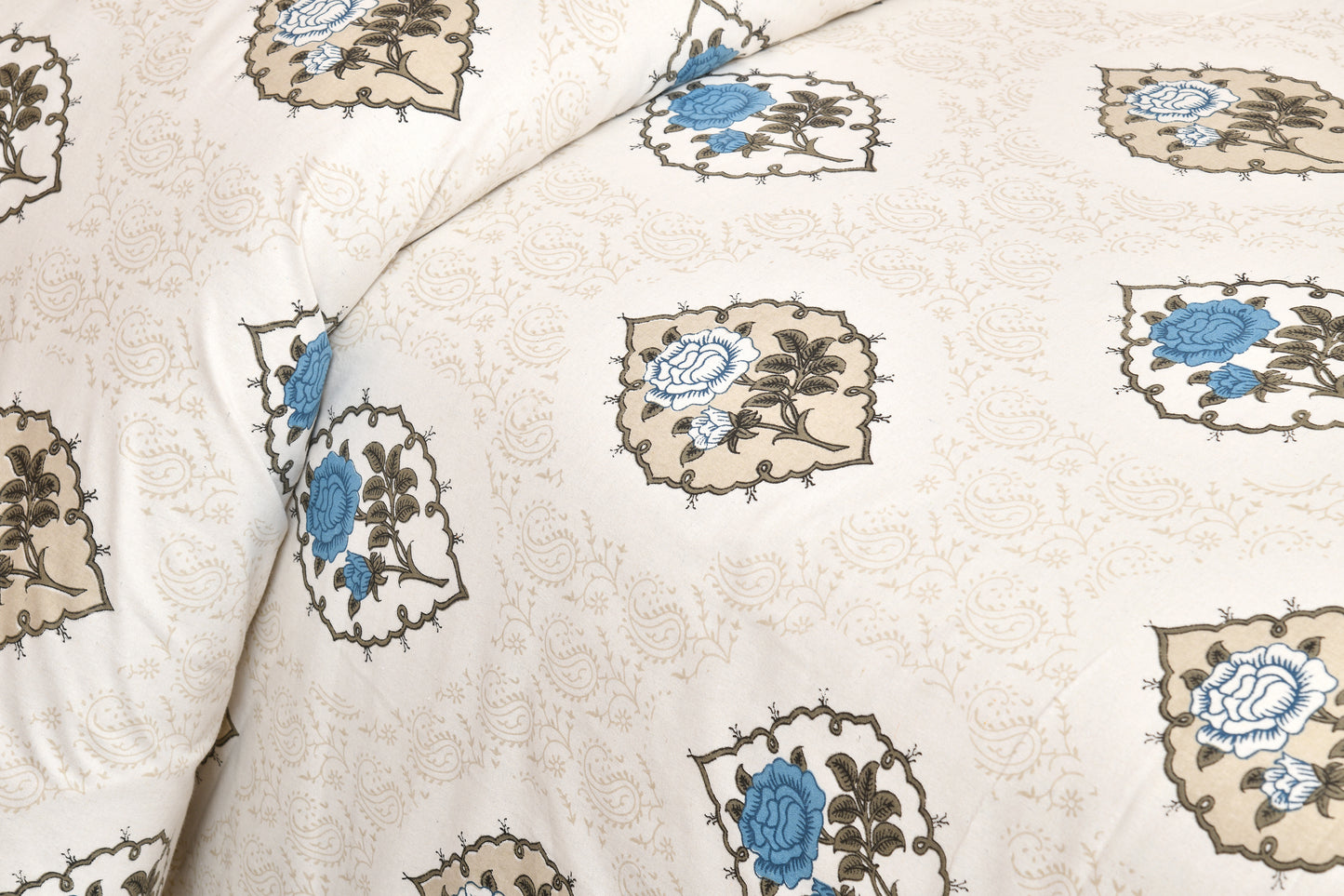 100/108 Pushpa Viscose Mix Super King Size Double Bedsheet with 2 Pillow Covers, Floral Design & Premium Comfort - HLB31