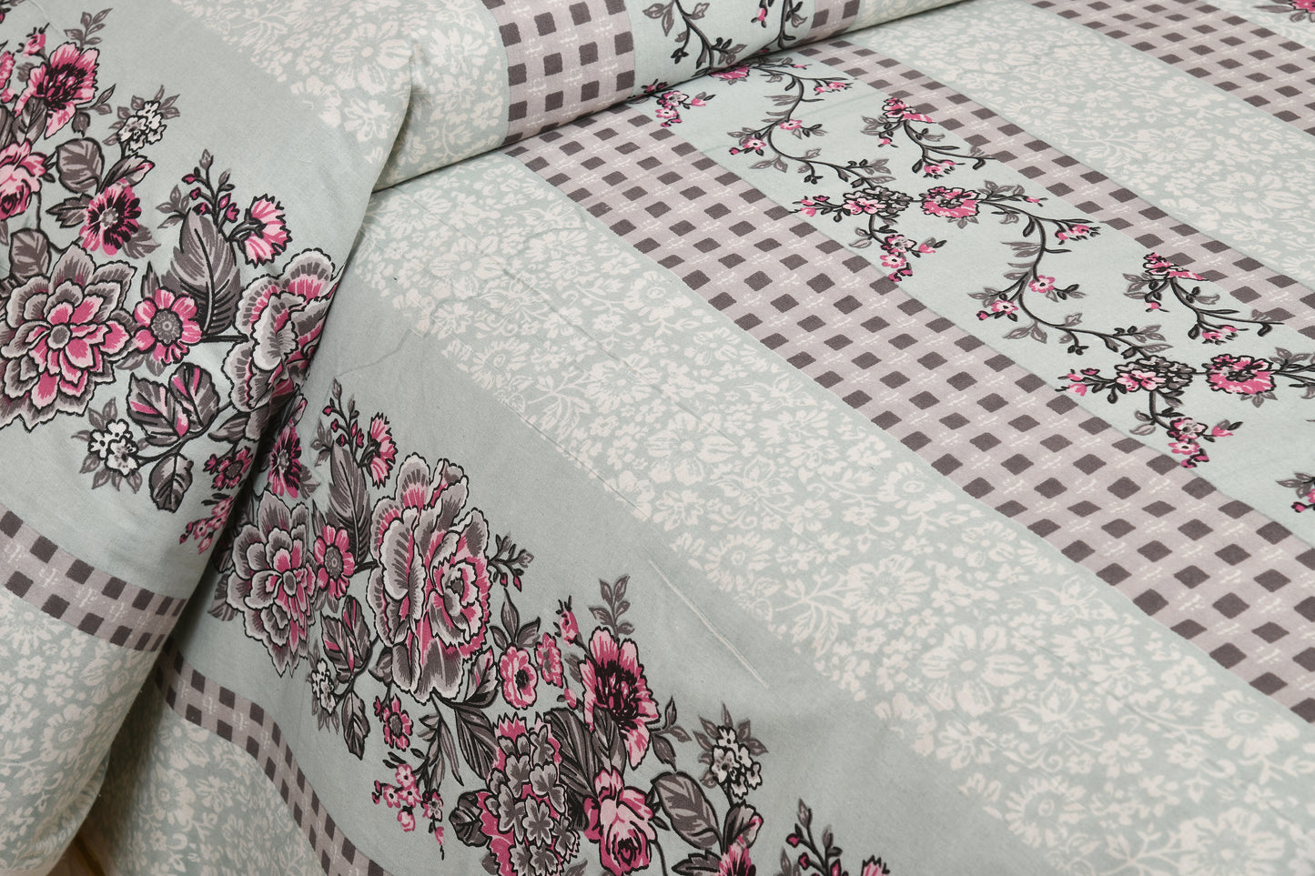 100/108 Spain Viscose Mix Super King Size Double Bedsheet with 2 Pillow Covers, Breathable & Comfortable - HLB30