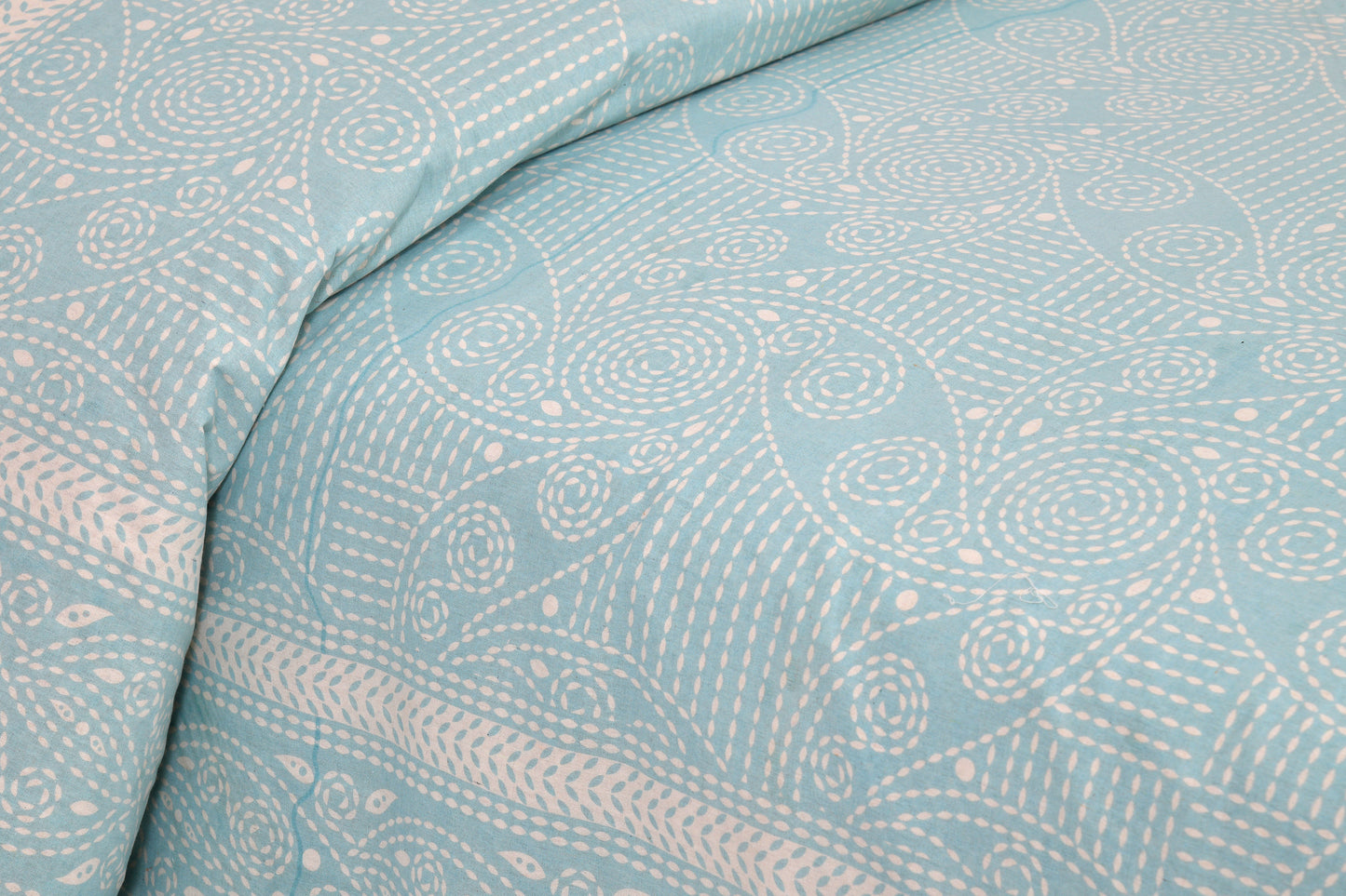 100/108 Sui Dhaga Viscose Mix Super King Size Double Bedsheet with 2 Pillow Covers, Smooth Texture & Long-Lasting Comfort - HLB25