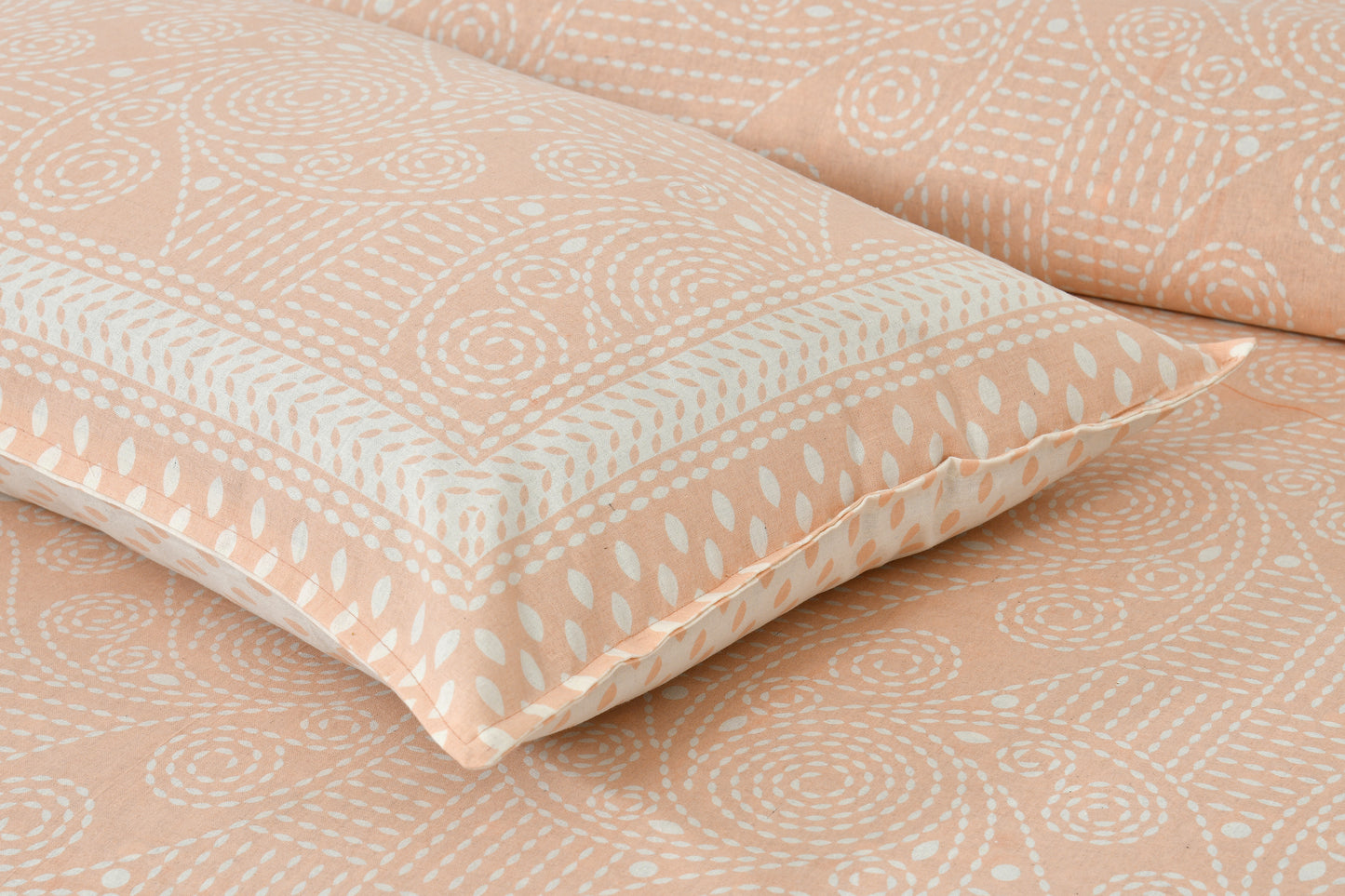 100/108 Sui Dhaga Viscose Mix Super King Size Double Bedsheet with 2 Pillow Covers, Smooth Texture & Long-Lasting Comfort - HLB25