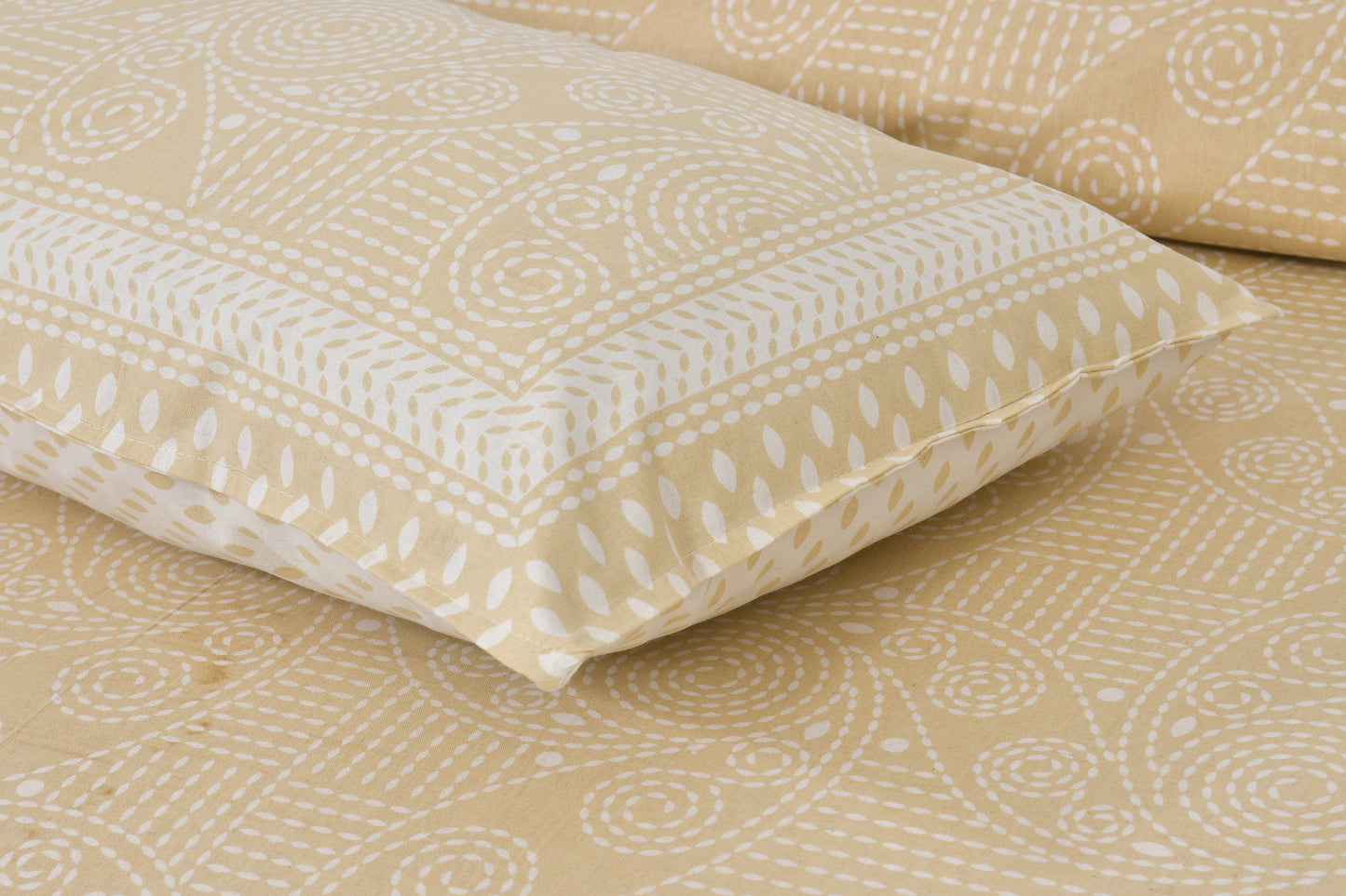 100/108 Sui Dhaga Viscose Mix Super King Size Double Bedsheet with 2 Pillow Covers, Smooth Texture & Long-Lasting Comfort - HLB25