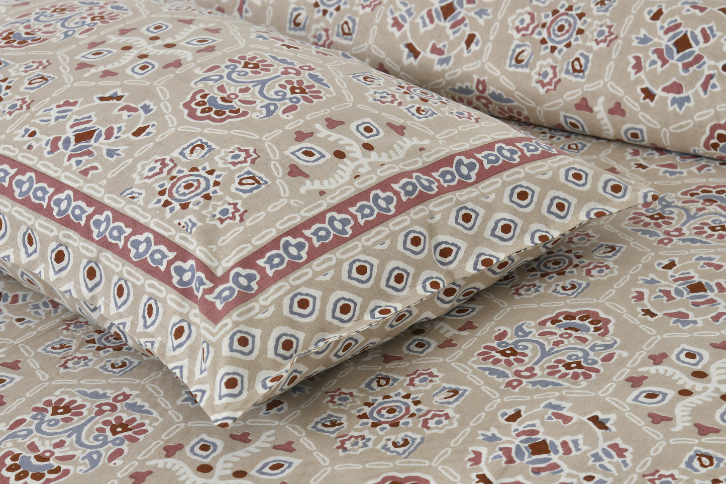 100/108 Sui Dhaga Viscose Mix Super King Size Double Bedsheet with 2 Pillow Covers, Smooth Texture & Long-Lasting Comfort - HLB25
