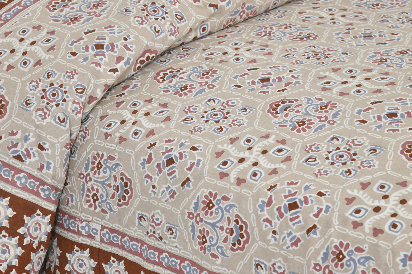100/108 Sui Dhaga Viscose Mix Super King Size Double Bedsheet with 2 Pillow Covers, Smooth Texture & Long-Lasting Comfort - HLB25