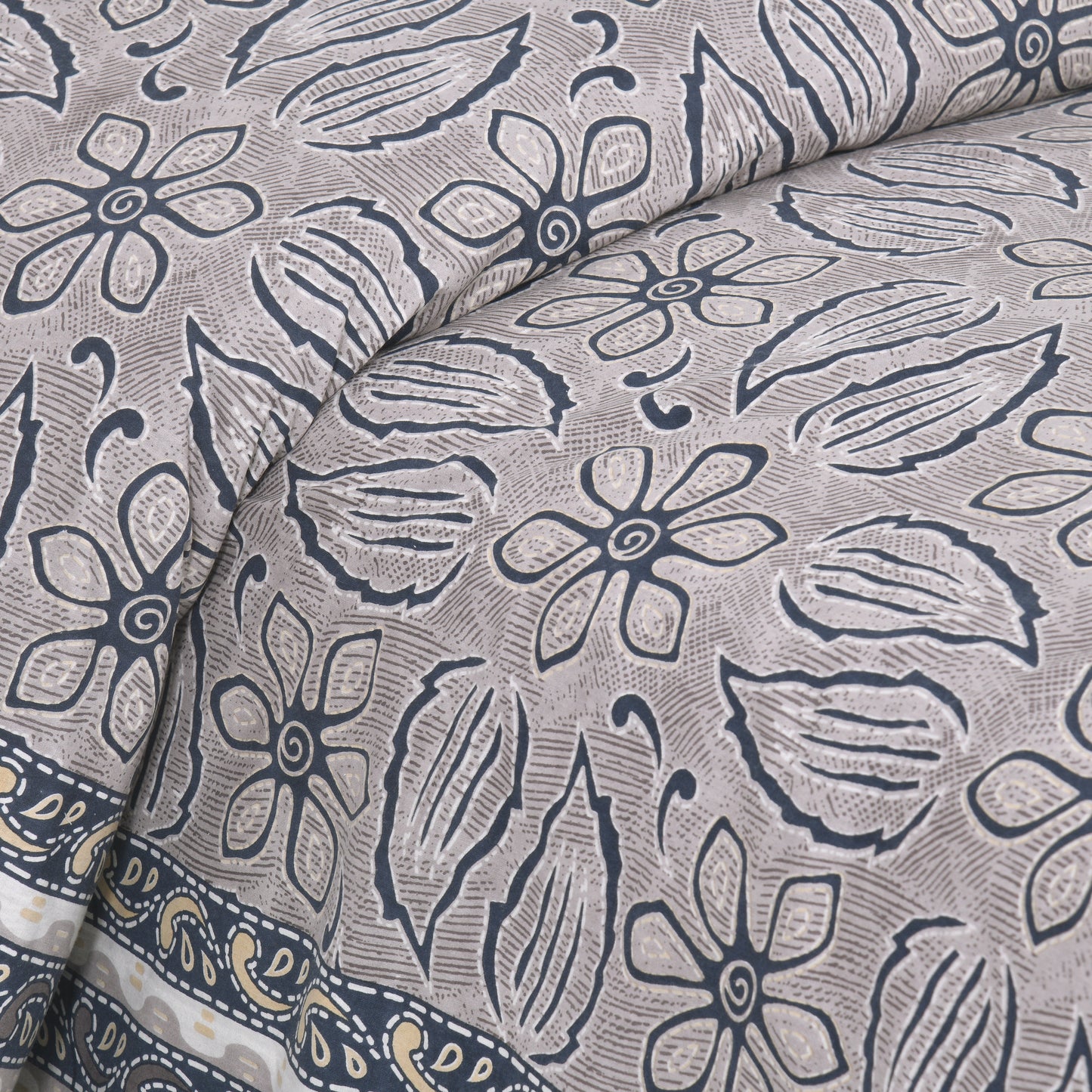 100/108 Sui Dhaga Viscose Mix Super King Size Double Bedsheet with 2 Pillow Covers, Smooth Texture & Long-Lasting Comfort - HLB25
