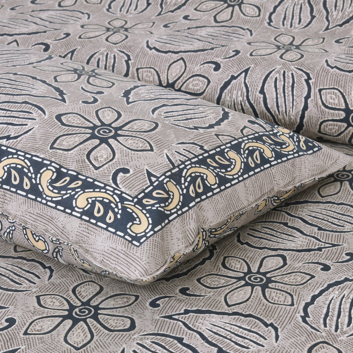 100/108 Sui Dhaga Viscose Mix Super King Size Double Bedsheet with 2 Pillow Covers, Smooth Texture & Long-Lasting Comfort - HLB25