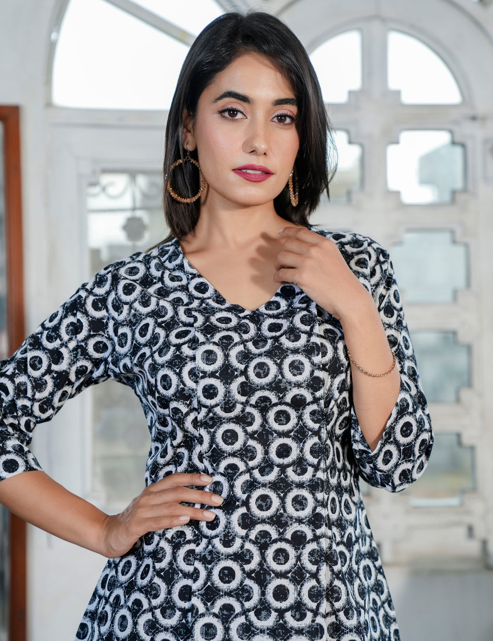 Circa Circles Sanganeri Printed Cotton Straight Cut V-neck Co-ord Set - HL75