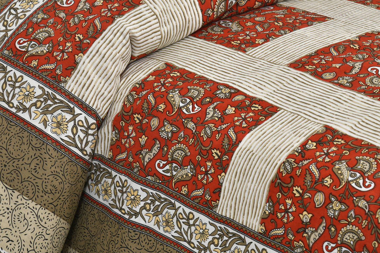 95/108 Mira Viscose Mix Large King Size Double Bedsheet with 2 Pillow Covers, Soft & Wrinkle-Resistant Fabric - HLB13
