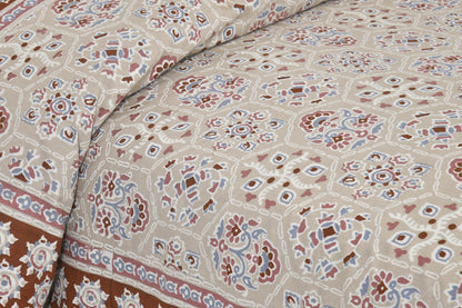 100/108 Sui Dhaga Viscose Mix Super King Size Double Bedsheet with 2 Pillow Covers, Smooth Texture & Long-Lasting Comfort - HLB25