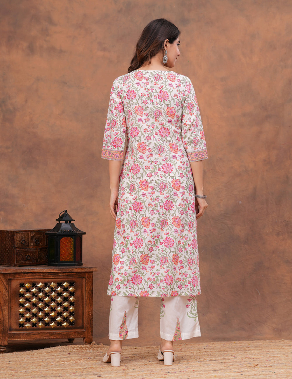 All-over floral print in shades of pink, peach Hand-Block Printed Cotton Kurta Set with Kota Doria Dupatta - HL151