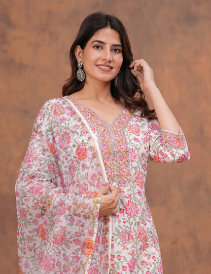 All-over floral print in shades of pink, peach Hand-Block Printed Cotton Kurta Set with Kota Doria Dupatta - HL151