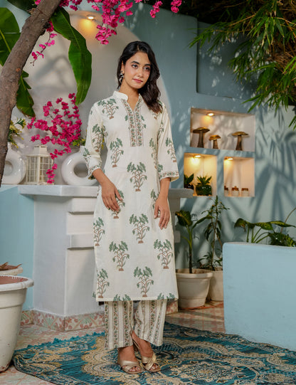 Floral embroidery Sanganeri printed high round neckline with a split V-slit Kurta Set - HL124