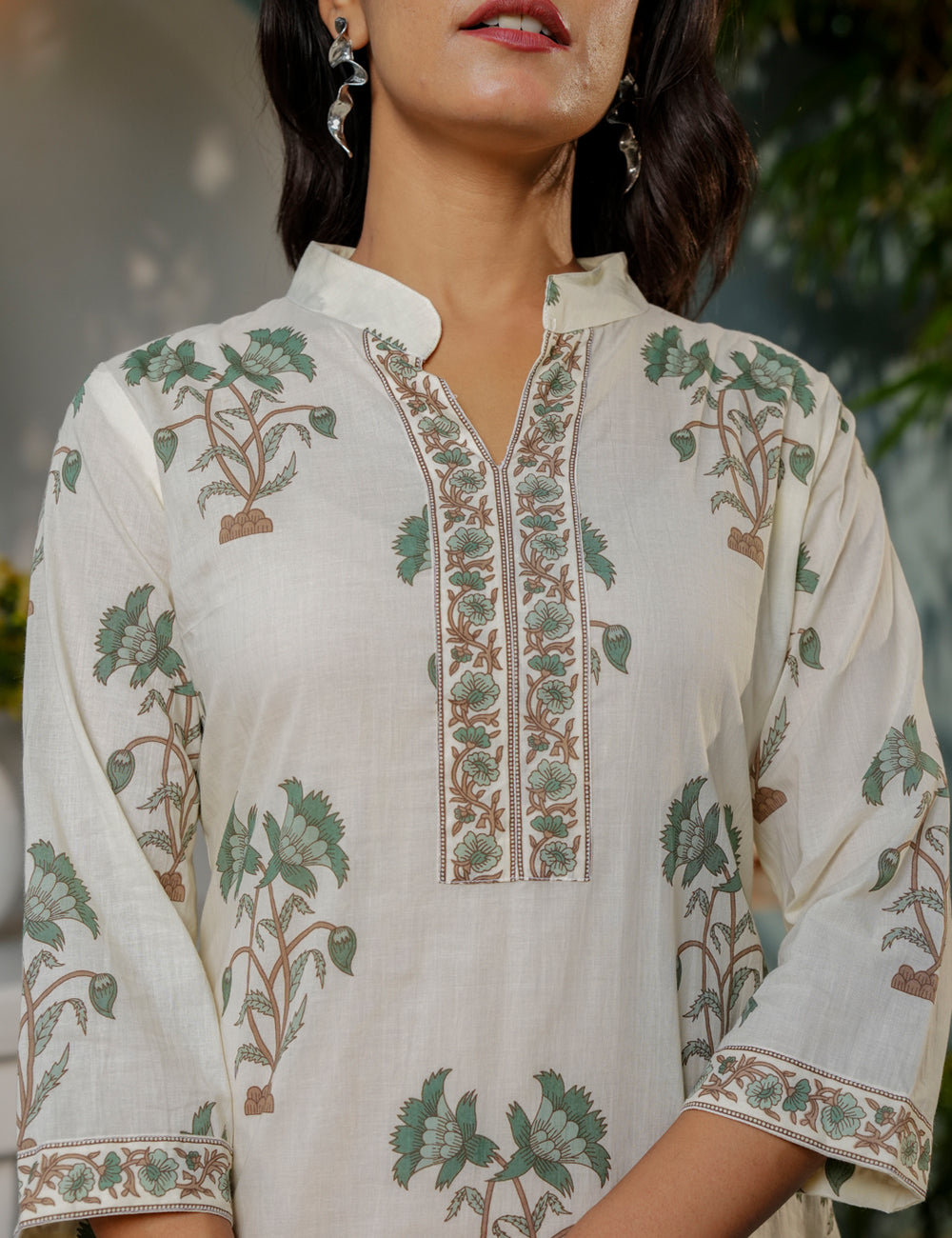 Floral embroidery Sanganeri printed high round neckline with a split V-slit Kurta Set - HL124