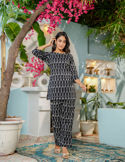 Black and white Ikat motif Sanganeri Printed Relaxed Fit Cotton Co-ord Set - HL142