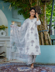 Silver Palm hand-block printed cotton kurta set with round neck and Kota Doria dupatta. - HL48