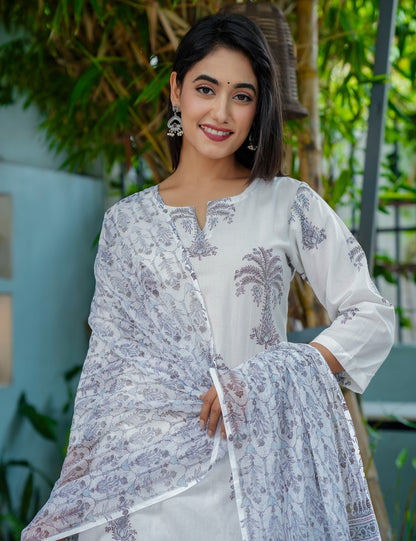 Silver Palm hand-block printed cotton kurta set with round neck and Kota Doria dupatta. - HL48